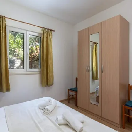 - One Bedroom With Terrace And Sea View 1 * Molunat