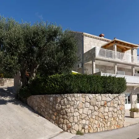 - One Bedroom With Terrace And Sea View 1 Apartmán *