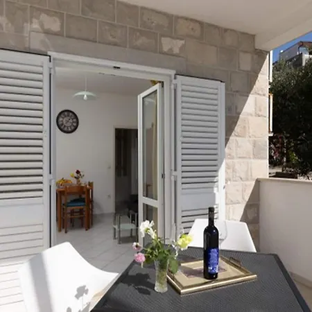 House Ra Ica - One Bedroom With Terrace And Sea View 1 아파트 몰루나트