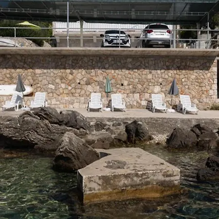 - One Bedroom With Terrace And Sea View 1 *