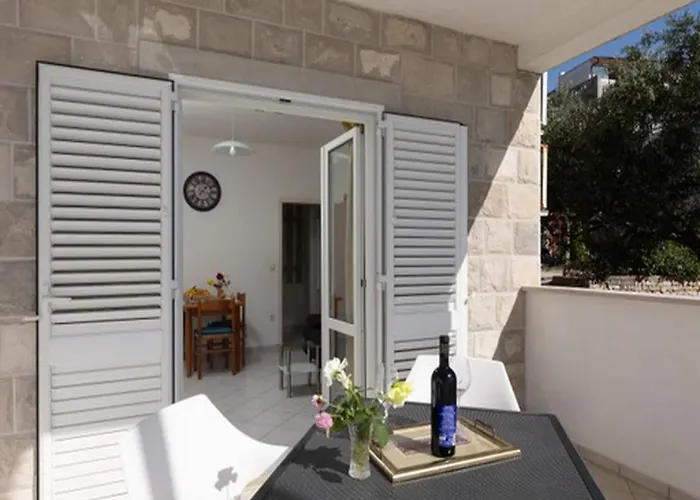 House Ra Ica - One Bedroom With Terrace And Sea View 1 아파트 몰루나트